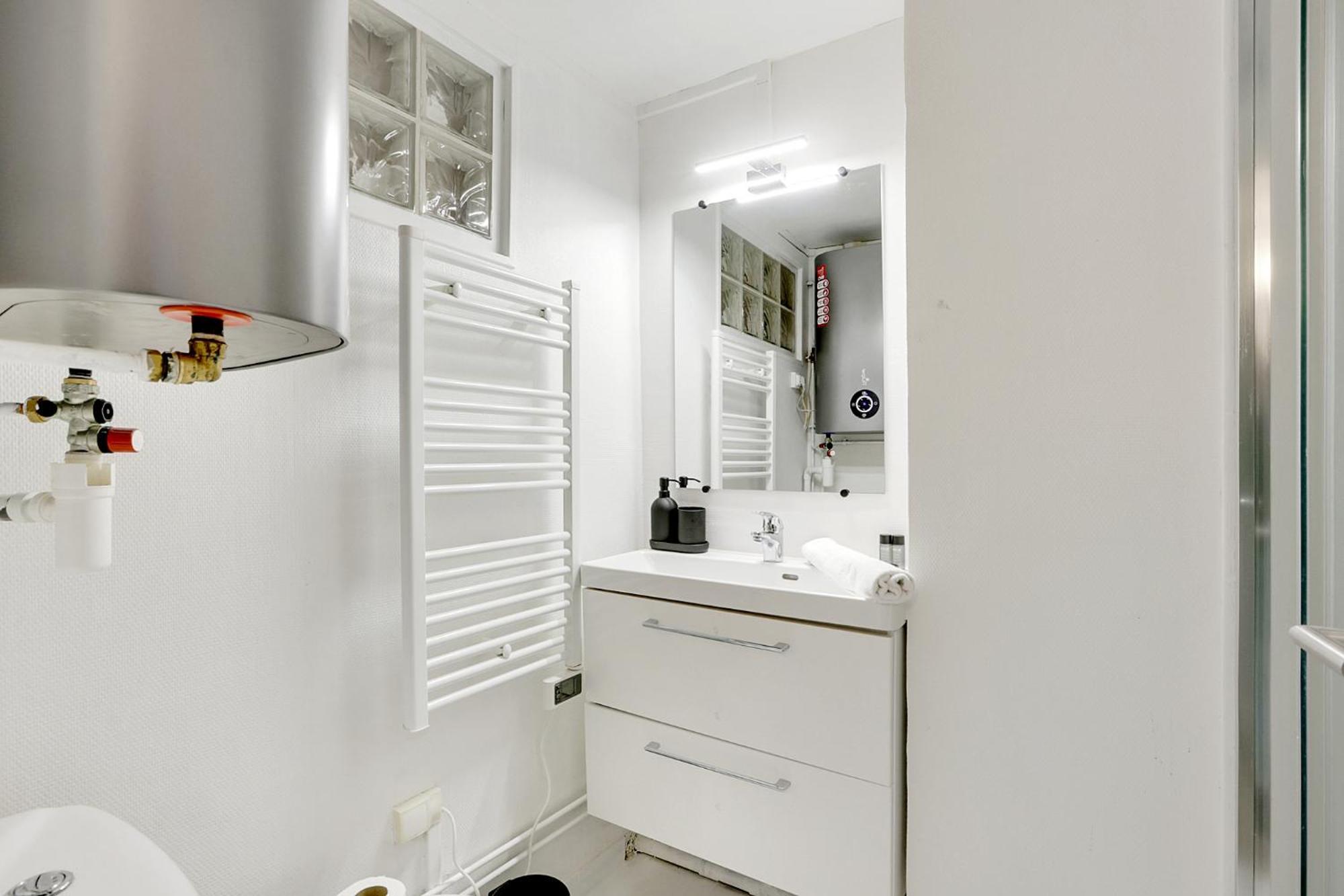 Cozy In The Bastille Neighborhood Apartment