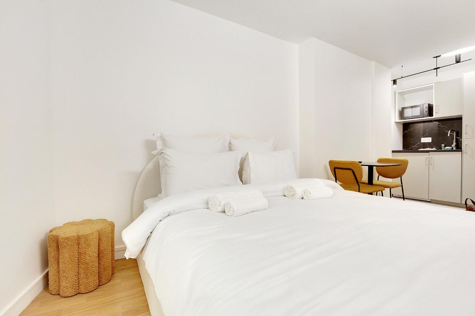 Cozy In The Bastille Neighborhood Apartment *